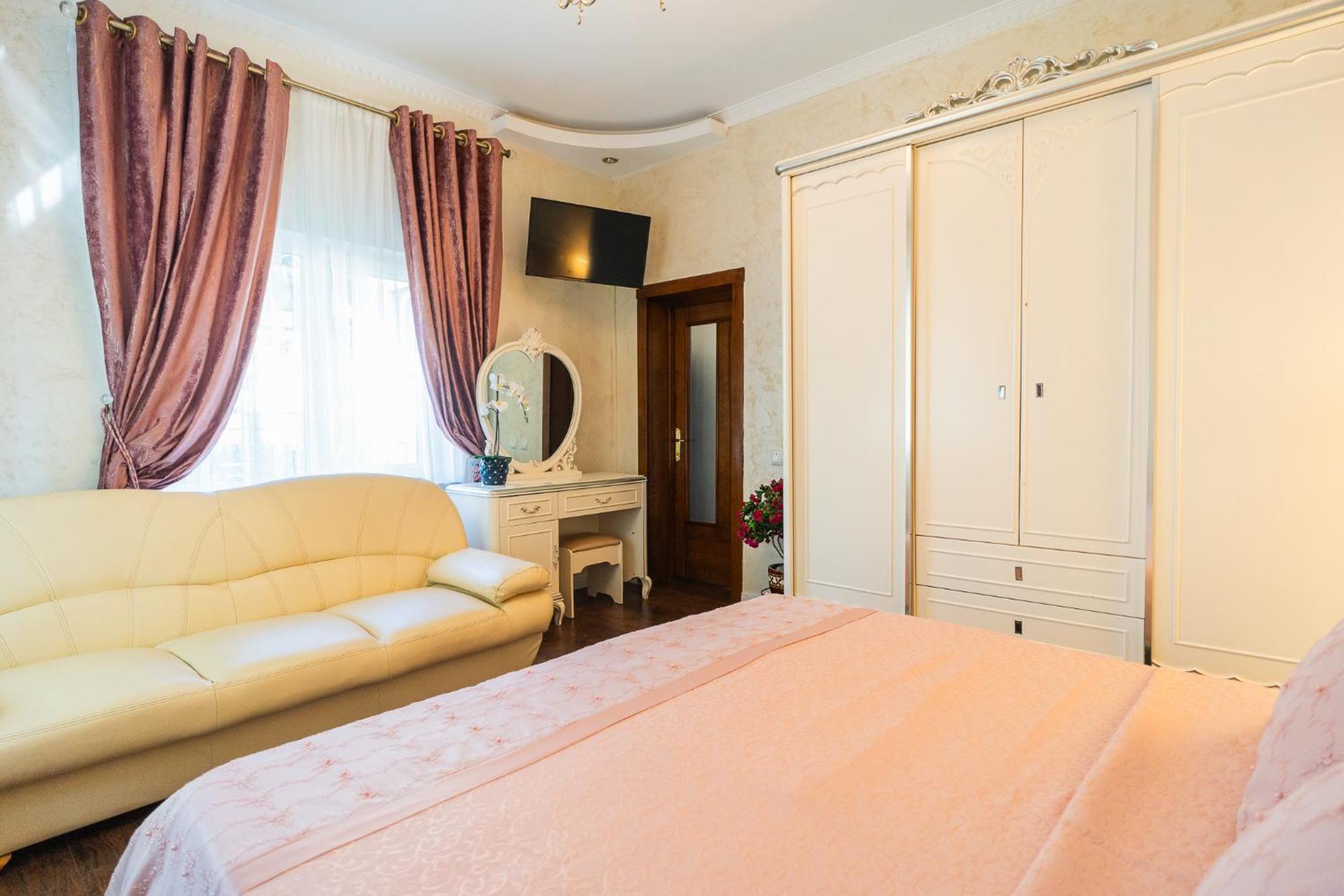 Luxurious Villa With Lush Garden And Huge Terrace Near Herastrau Park Bucharest Exterior photo