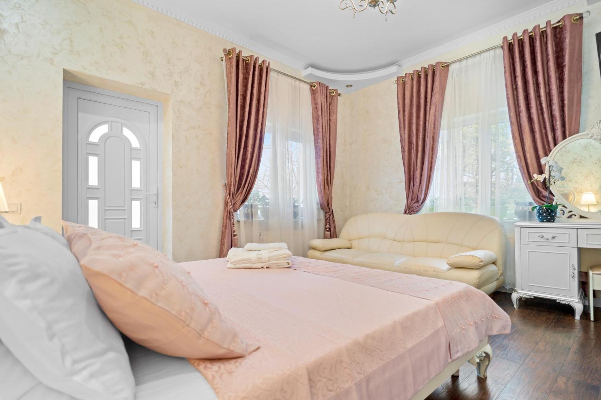 Luxurious Villa With Lush Garden And Huge Terrace Near Herastrau Park Bucharest Exterior photo