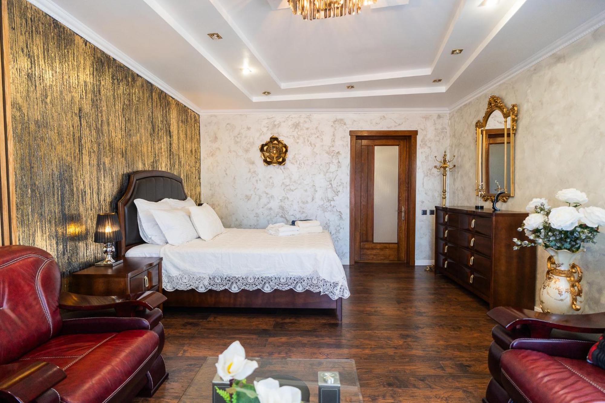 Luxurious Villa With Lush Garden And Huge Terrace Near Herastrau Park Bucharest Exterior photo
