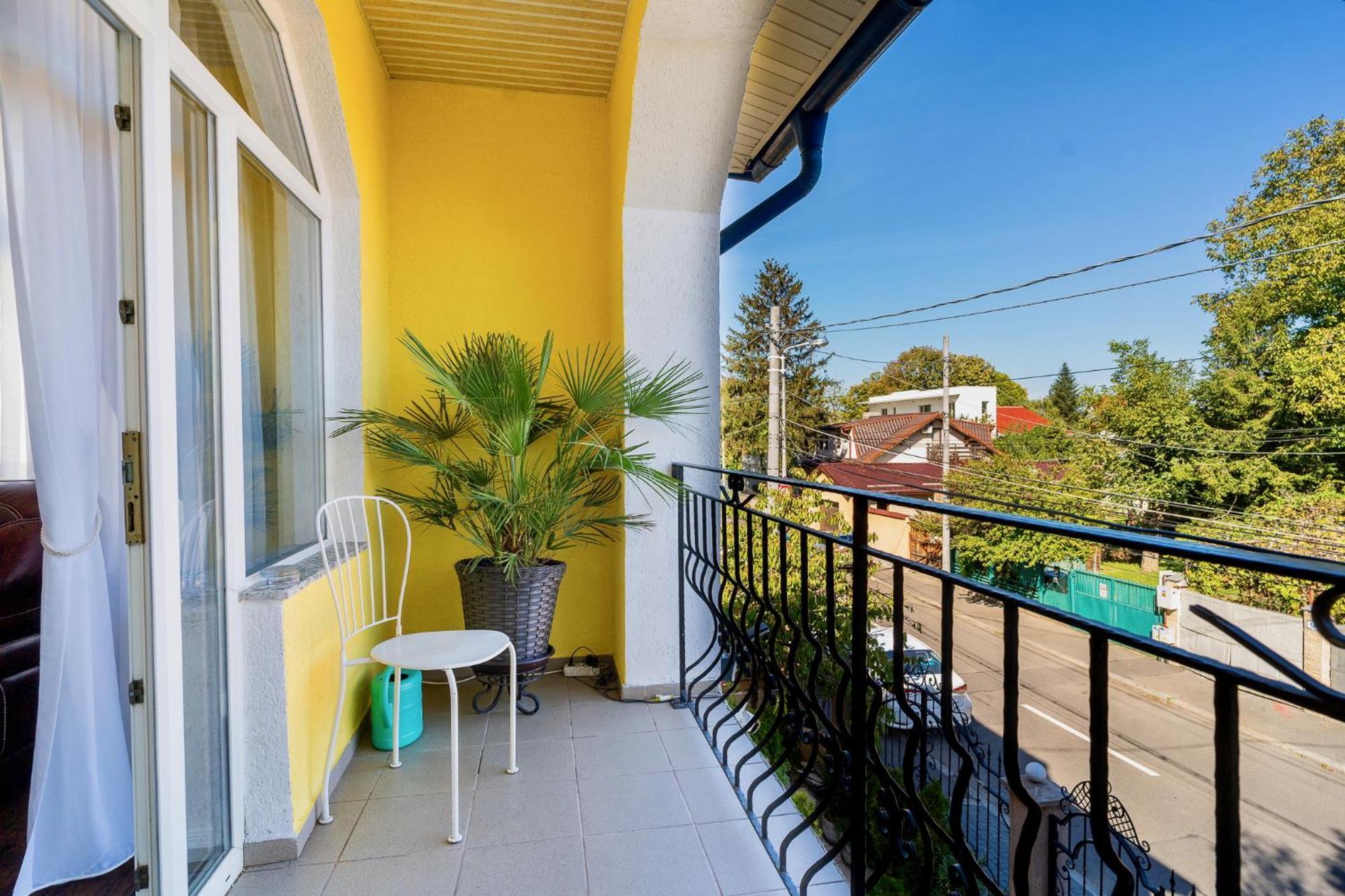 Luxurious Villa With Lush Garden And Huge Terrace Near Herastrau Park Bucharest Exterior photo